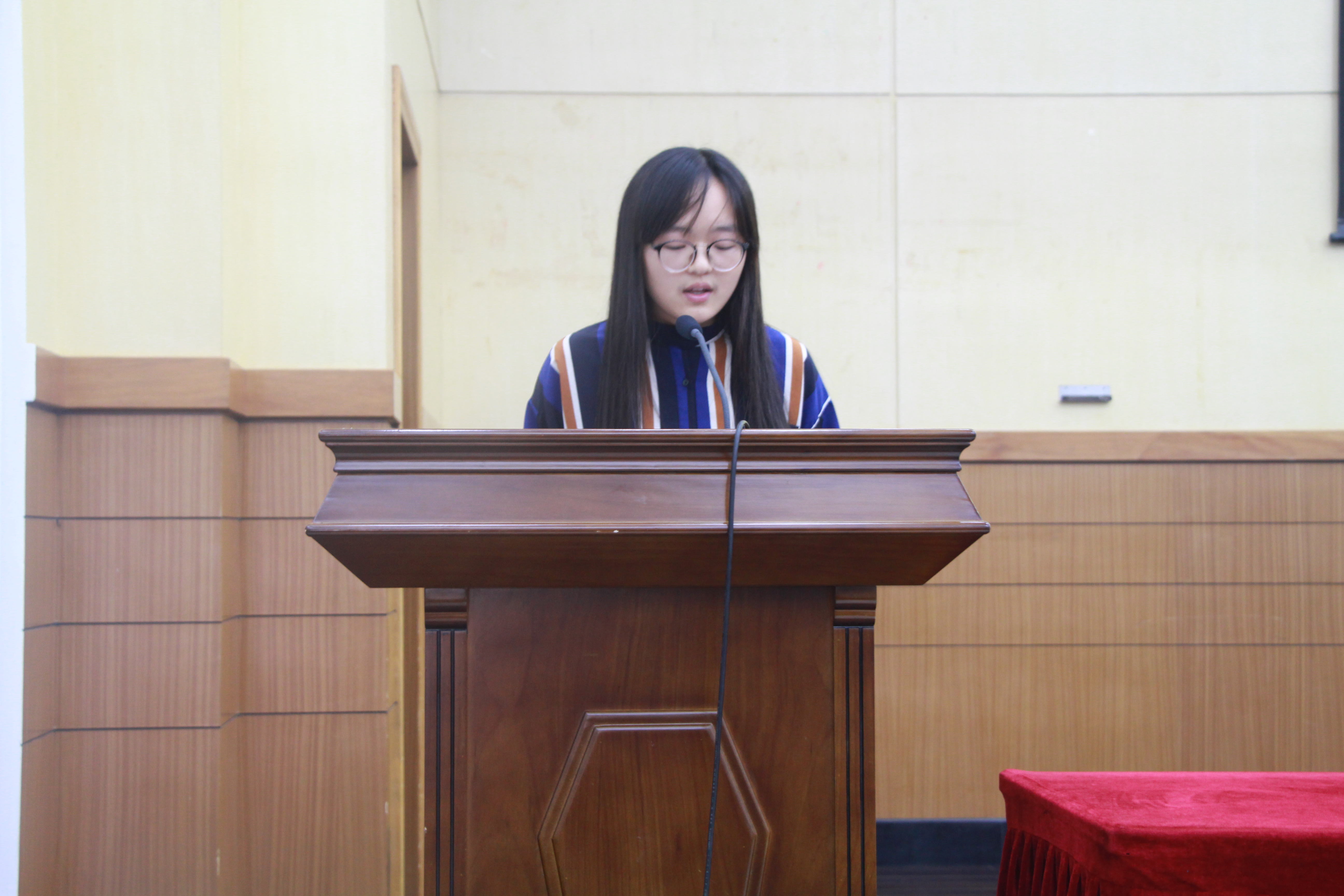 走进实验室走进管工院管理科学与工程学院举办2015级新生见面会